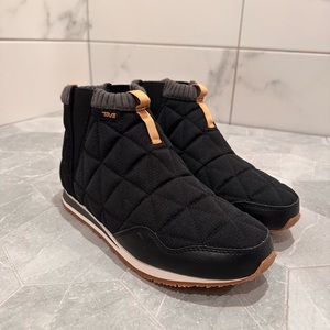 NWOT Teva reEMBER Mid slip on boots, Black, W10 US